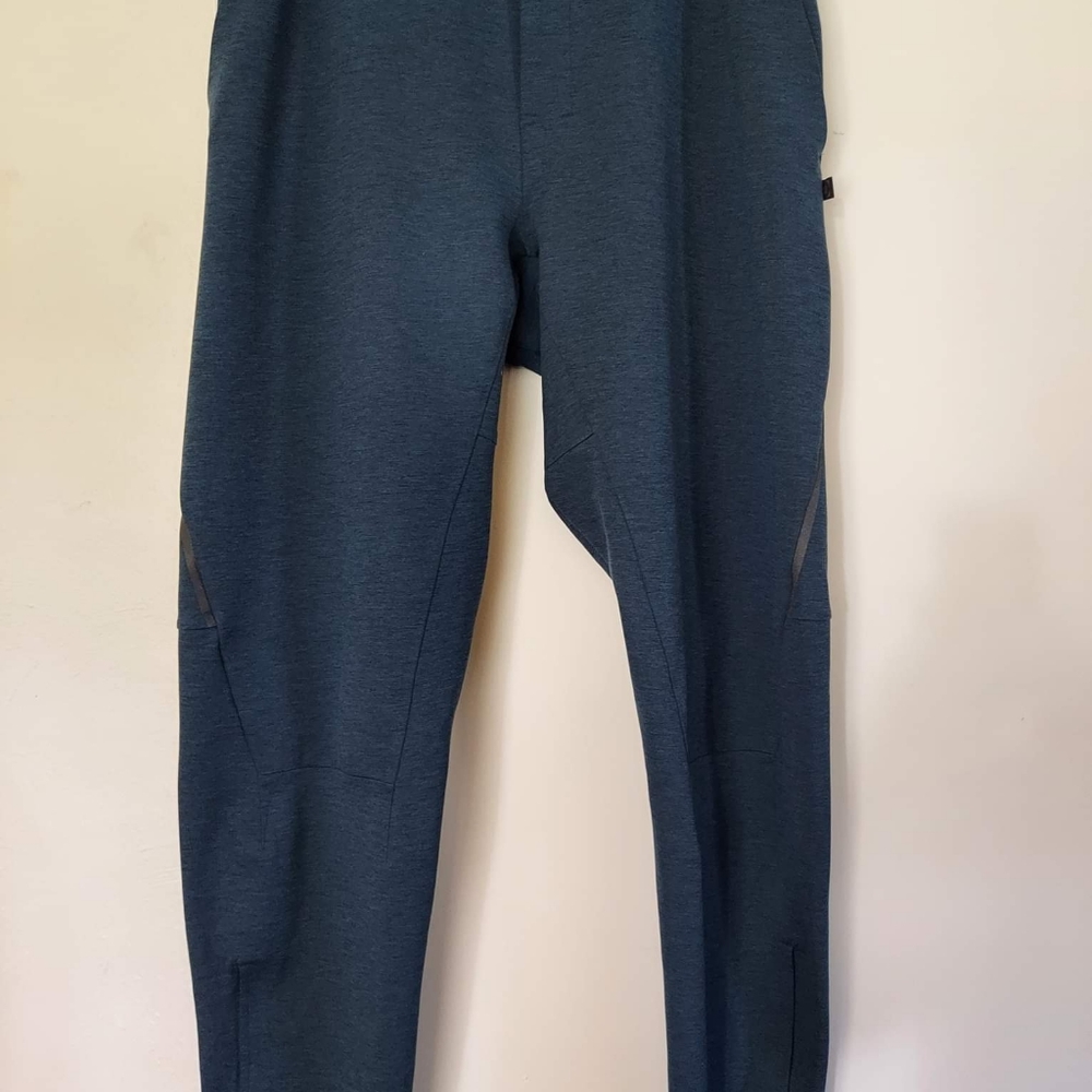 Lululemon Mens The Lab Refract Joggers.
